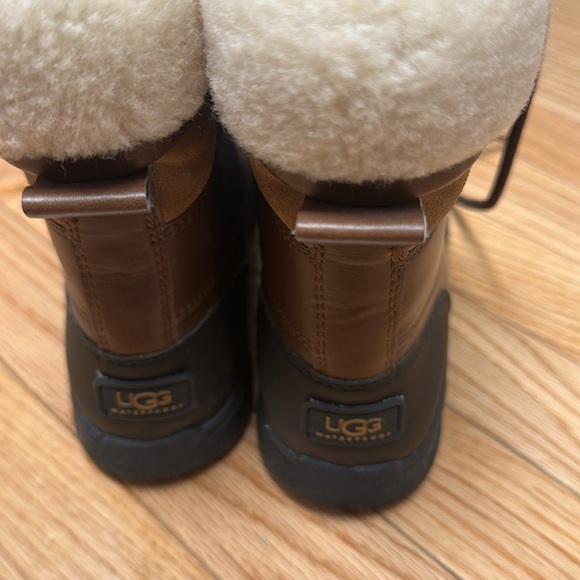 Ugg Butte Waterproof winter boots like new - Picture 4 of 4